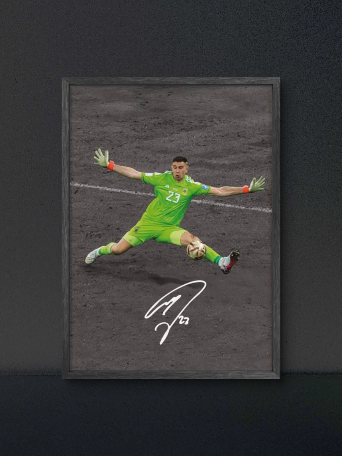 đ Emiliano MartĂnez Poster (100% off)