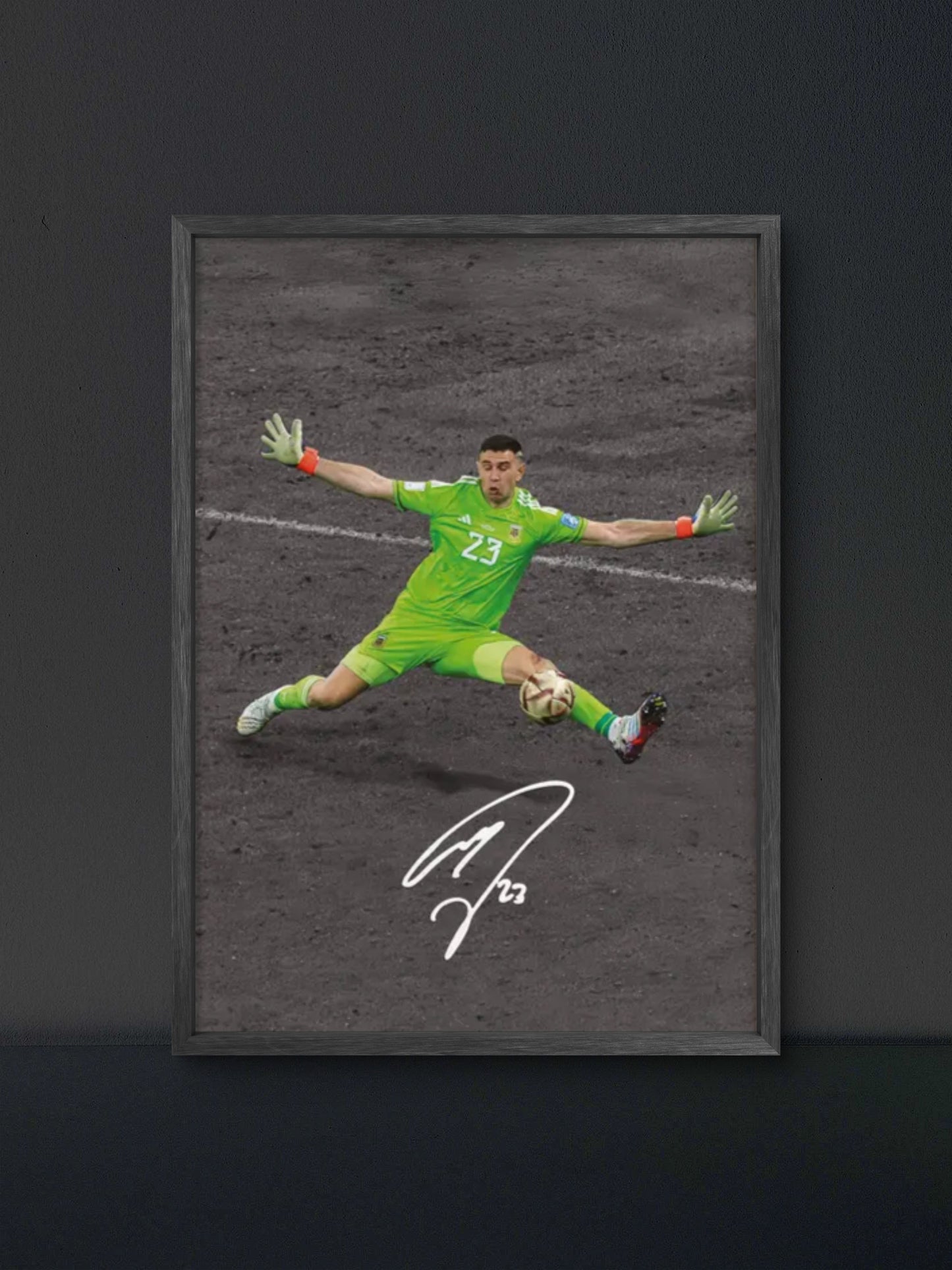 🎁 Emiliano Martínez Poster (100% off)